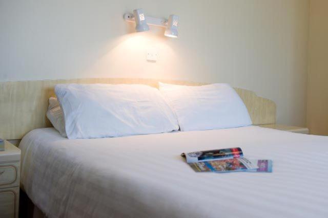 Talana Hotel Saint Helier Værelse billede